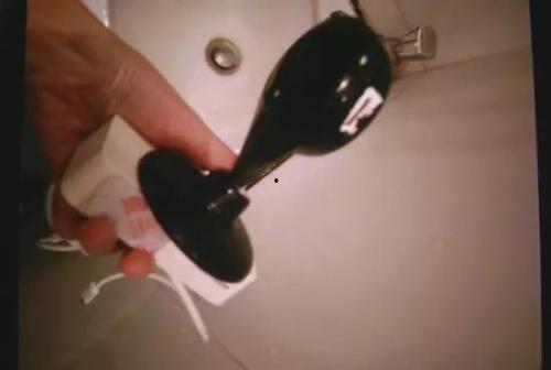 浴室偷拍在线观看,揭秘隐私侵犯的黑暗面  第1张